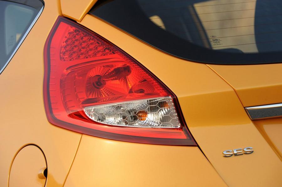  Ford Fiesta SES 2011 года  (фото 39 из 59)